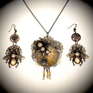 Steampunk bee necklace and earrings set